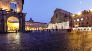 Piazza Maggiore Bynight